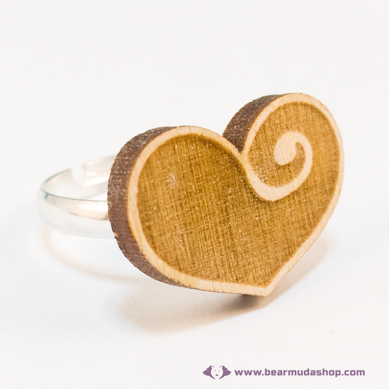 Gravírozott nyírfa szívecske gyűrű, több színben